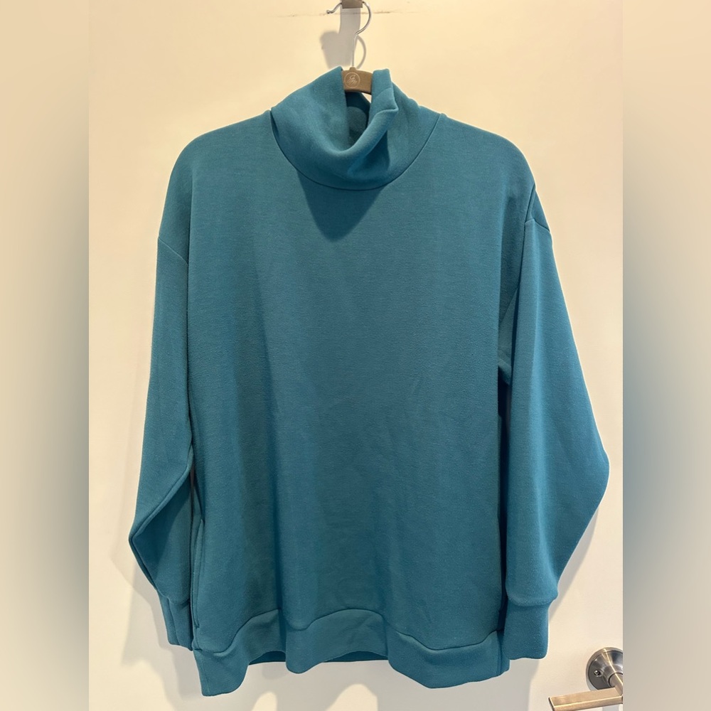 Bandier! Super soft, yoga sweatshirt